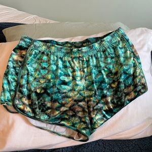 Jolyn Velvet Mermaid shorts L